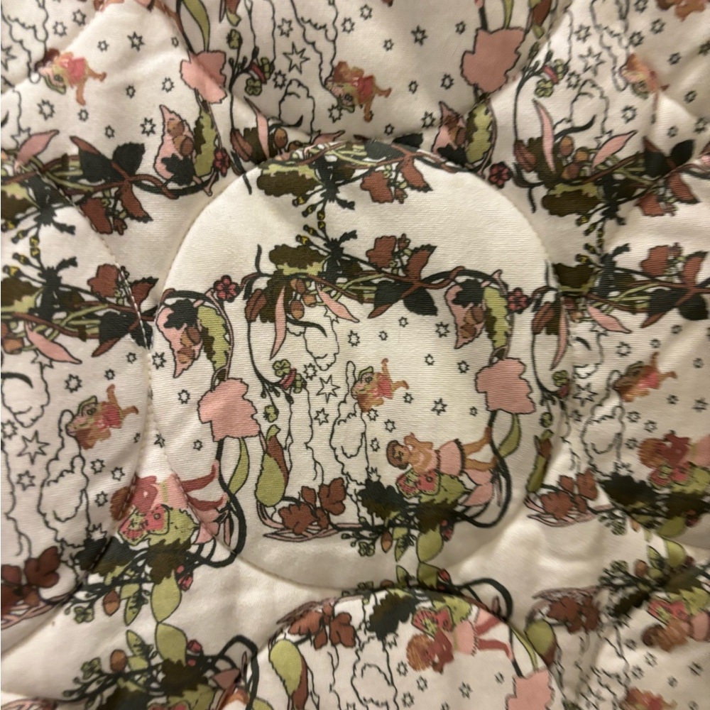 Kate Quinn Circle Quilt Rose Fairies - Picture 2 of 3